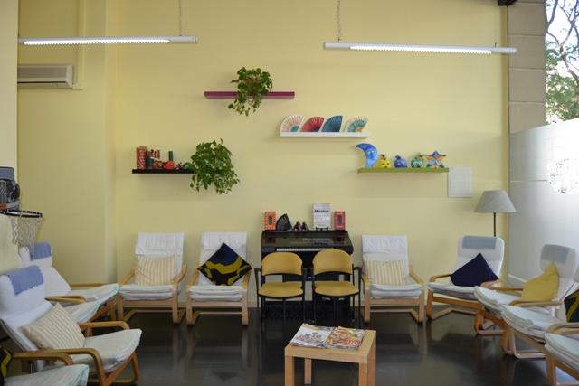 Área de descanso y espacio para talleres del Centre de dia Aviparc